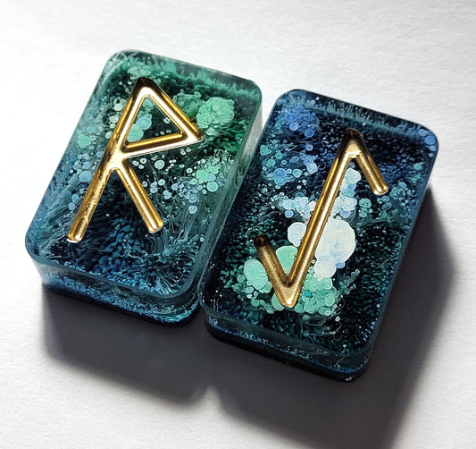 Single Customisable Elder Futhark Rune - The Cerulean Wolf