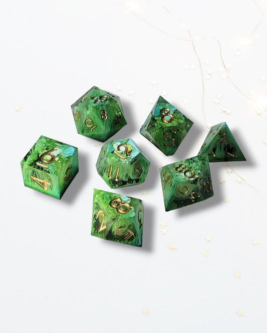 7 Customisable Sharp Edged DND Dice - The Cerulean Wolf