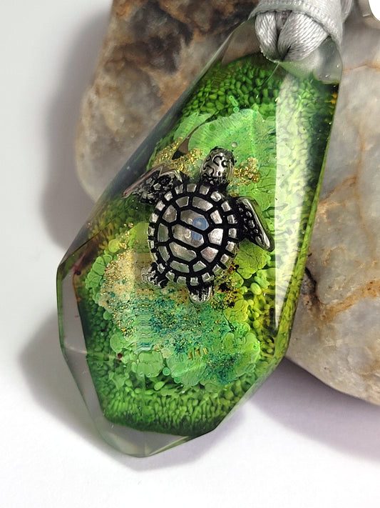 Green Turtle Keyring - The Cerulean Wolf